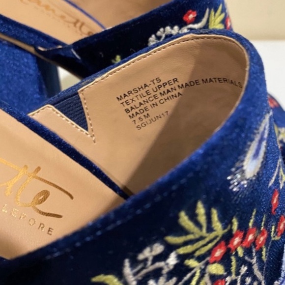 SOLD! Nanette Lepore Blue Velvet Embroidered Mules Size 7.5 - Picture 4 of 9